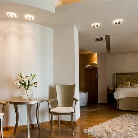 Hotel Elpida &