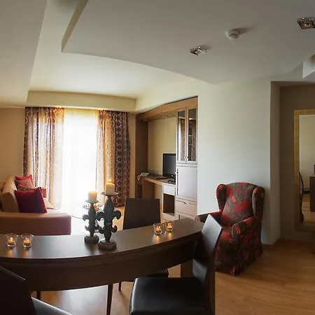 Elpida & Hotel Serres