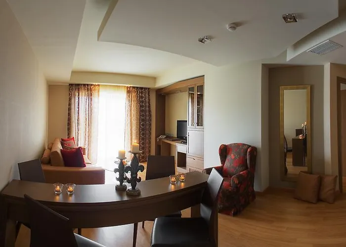 Elpida & Hotel Serres